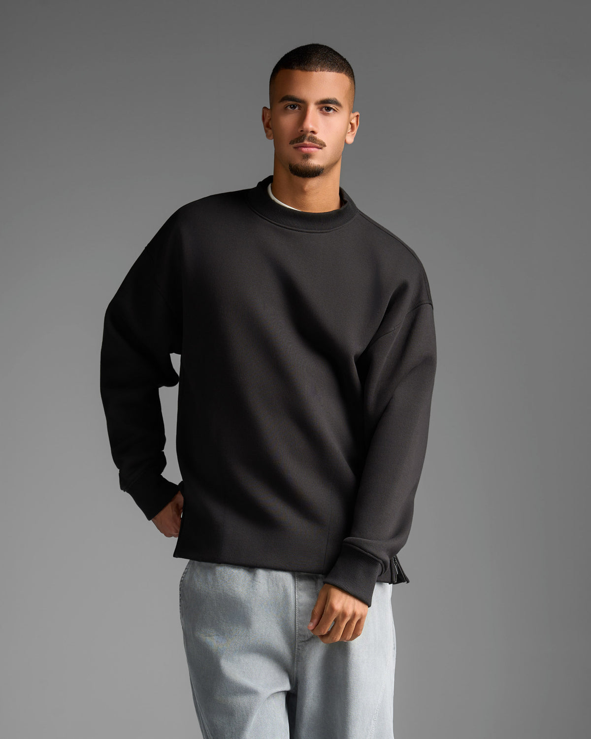Black Round Sweatshirt